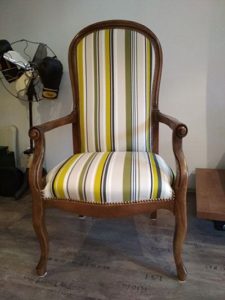 Fauteuil voltaire après sa restauration par Assise Autrement - Artisan Tapissière à Joinville Le Pont, Val-de-Marne 94