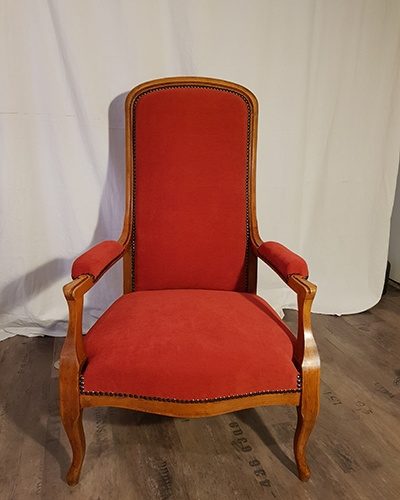 Fauteuil voltaire refait en traditionnel pour une cliente à Créteil.