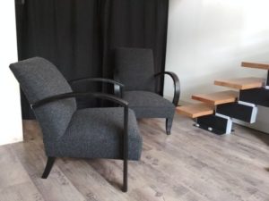 relookage de deux fauteuils studio par tapissier décorateur dans le Val-de-Marne